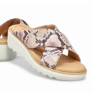 Clarks Women's Jillian Snakeskin wedge sandal Size 7.5
